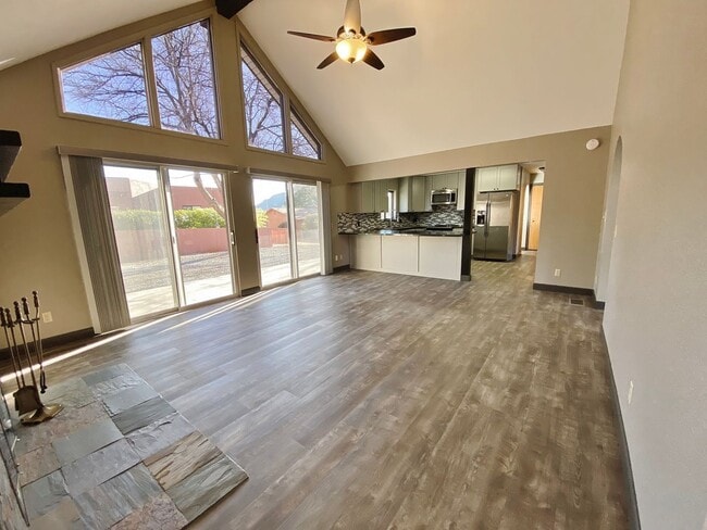 Building Photo - HOUSE - VILLAGE OF OAK CREEK