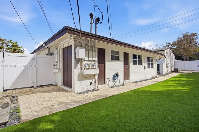 Building Photo - 1301 NE 16th Terrace