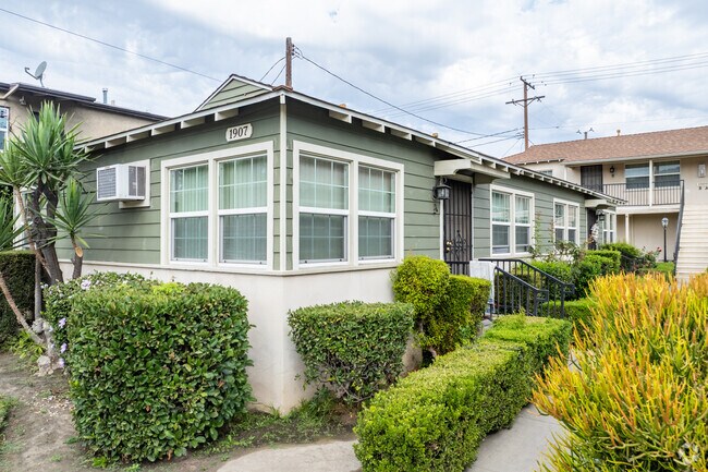 Primary Photo - 1905-1909 W. Alameda