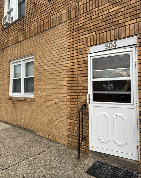 Building Photo - 504 Valley Brook Ave