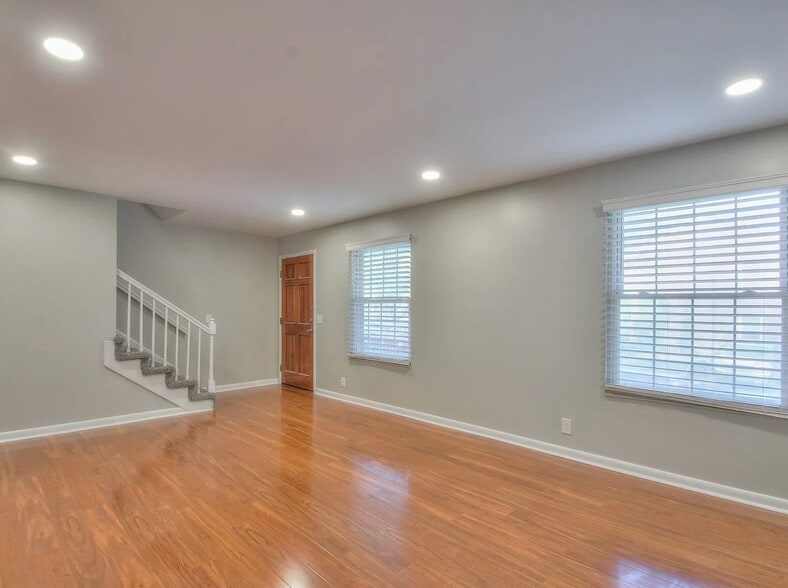 Building Photo - 5506 Country Dr