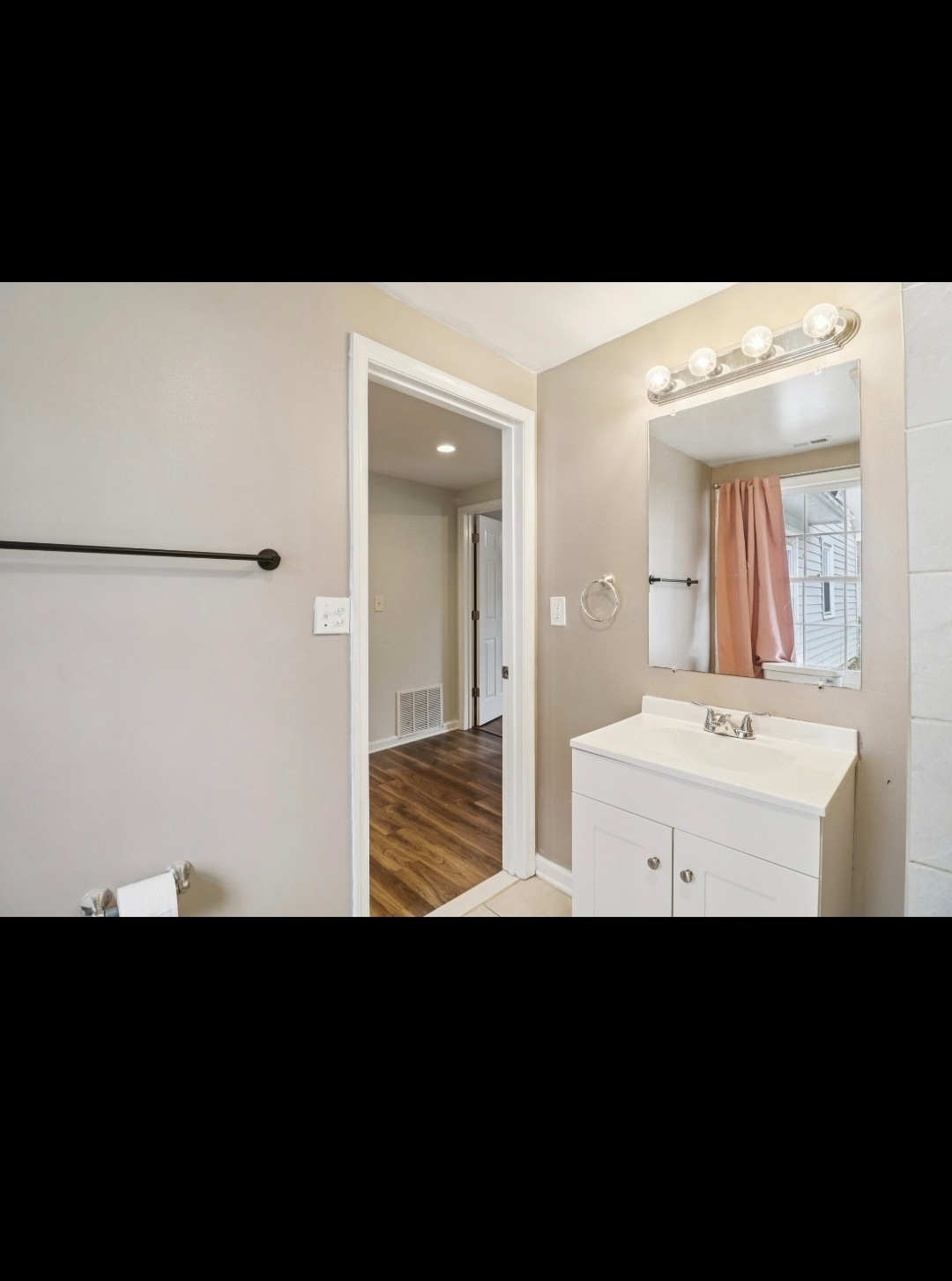 Building Photo - 1605 Airport Ln