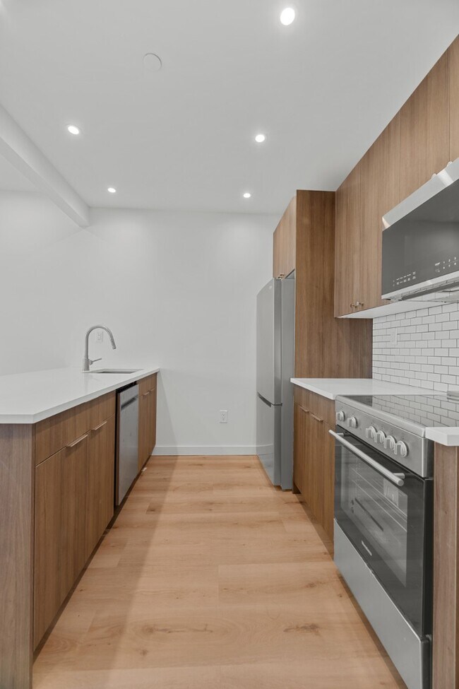 Building Photo - 68 Gold Street