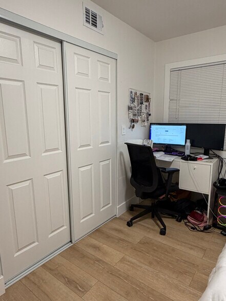 Building Photo - 12641 Jerome Ln