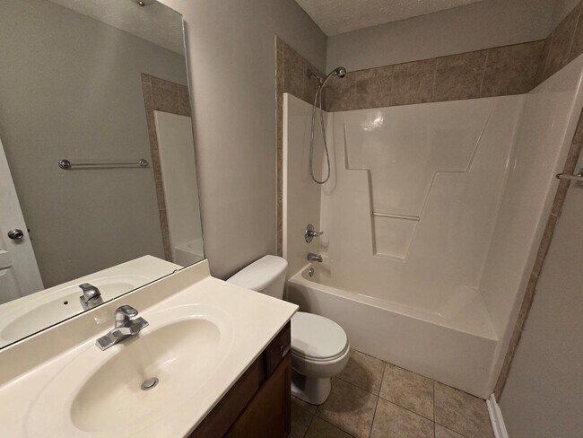 Building Photo - 150 Bear Creek Dr