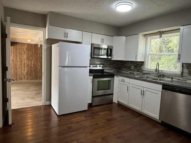 Building Photo - 8326 Christiana Ln