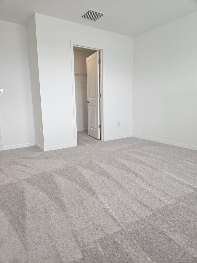 Building Photo - Townhome in The Townhomes of River Landing