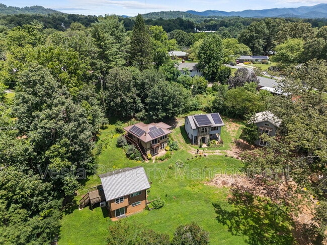 Building Photo - 10 Wellspring Ln
