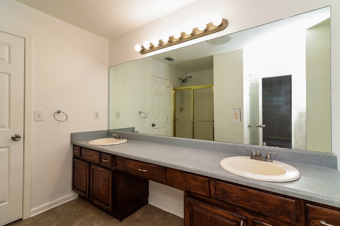 Building Photo - 389 Tapley Rd