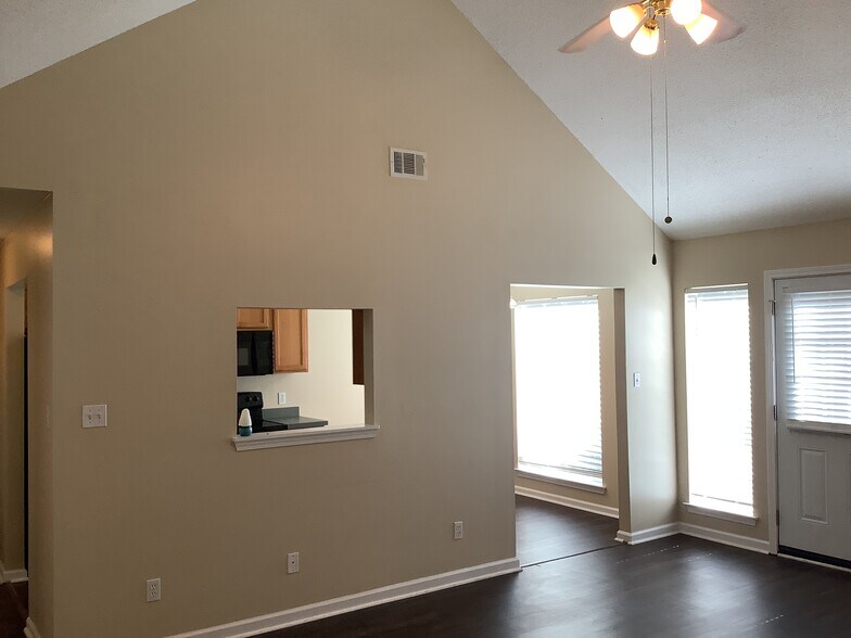 Building Photo - 249 Longleaf Cir