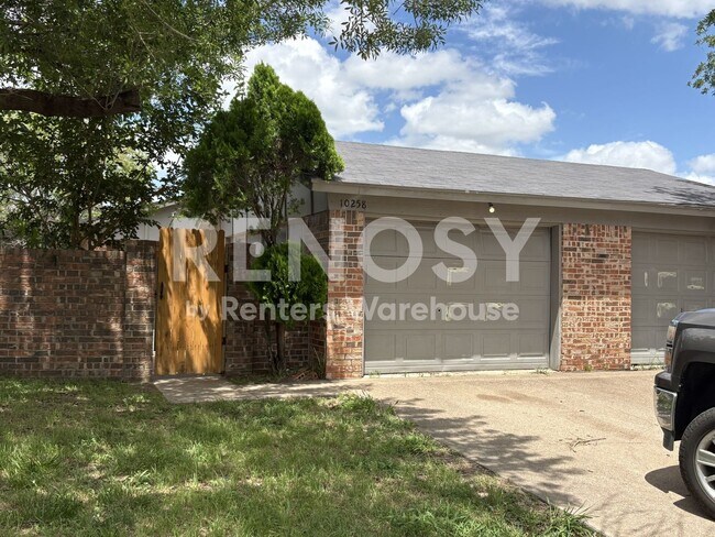 Building Photo - 10258 Maverick Dr
