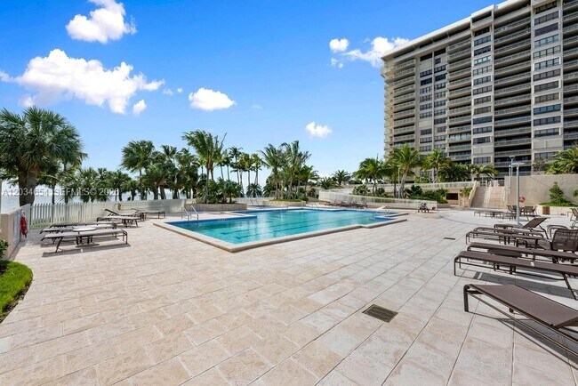 Building Photo - 2 Grove Isle Dr