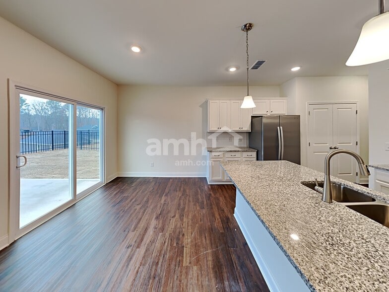 Building Photo - 825 Headland Way