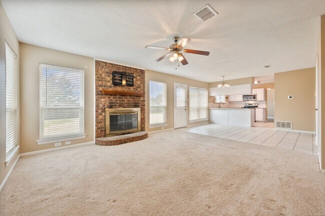 Building Photo - Mansfield Country Club Home