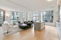 Building Photo - 318 Main St