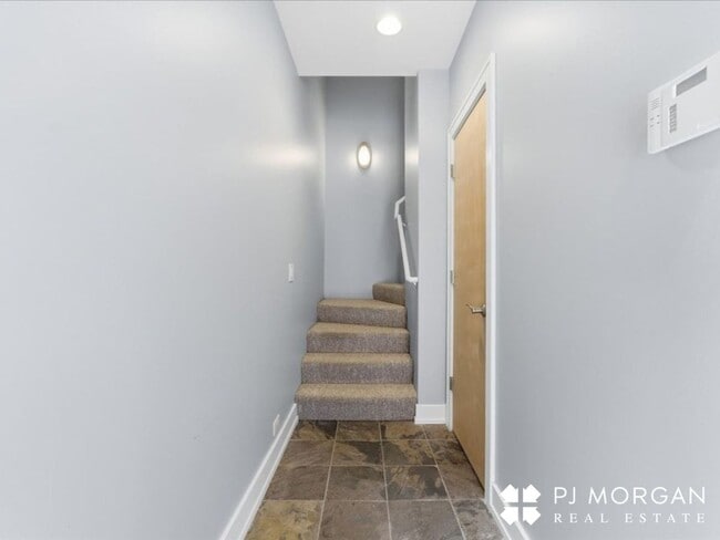 Building Photo - 2 Bedroom, 2 Bathroom Townhouse - Available Immediately