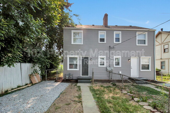 Building Photo - 1047 S James Rd