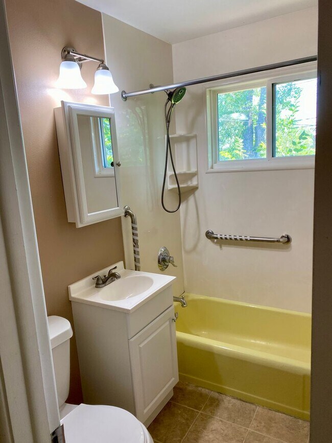 Building Photo - Charming 2-Bedroom House with Flatiron Views