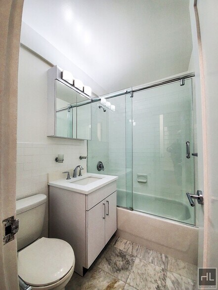 Building Photo - 5 AVENUE