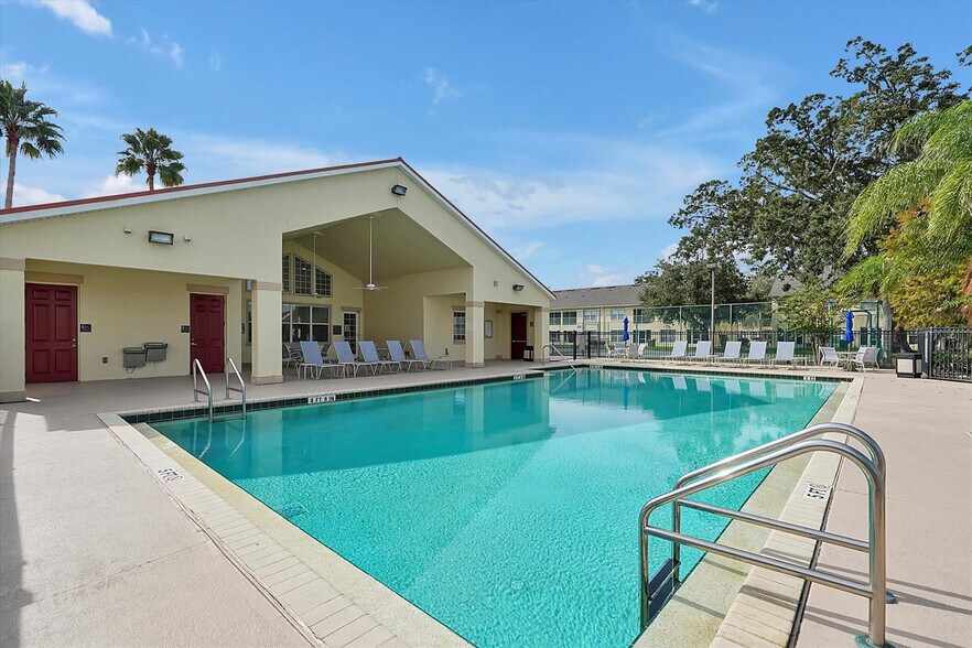 Building Photo - 2722 Club Cortile Cir