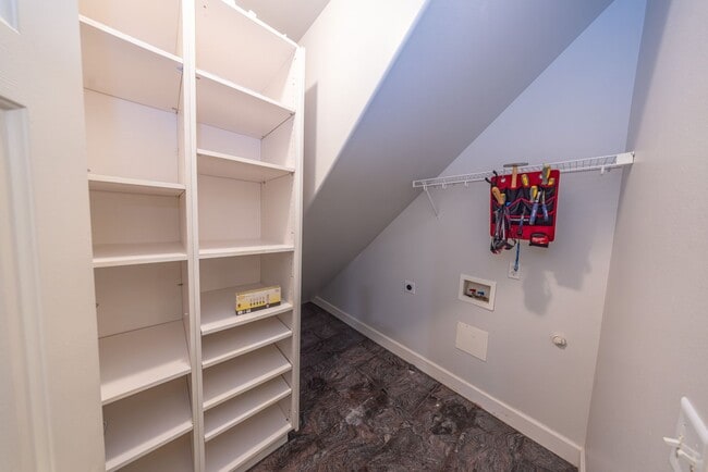 Building Photo - Spacious 4-Bedroom Home on Fisher’s Landing Cul-de-Sac