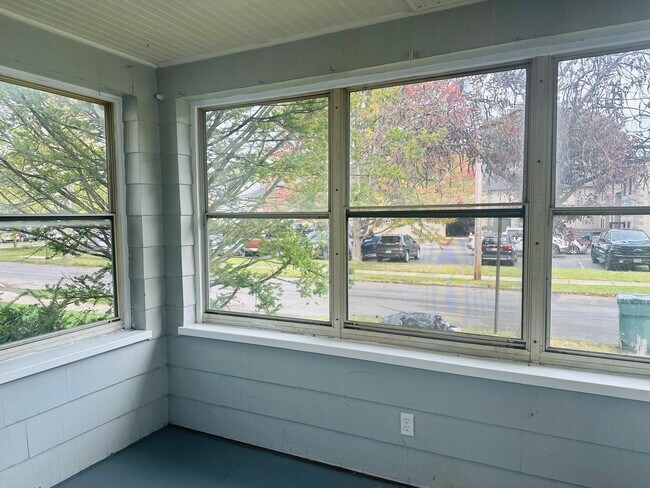 Building Photo - DREAM LOCATION !! LOOKS LIKE PRIVET ROAD !!!