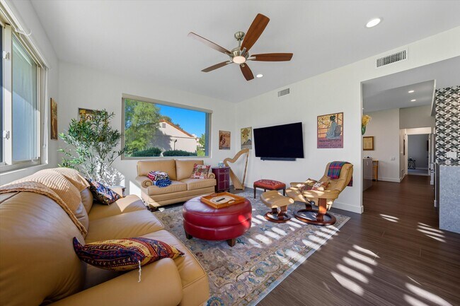 Building Photo - 809 Inverness Dr