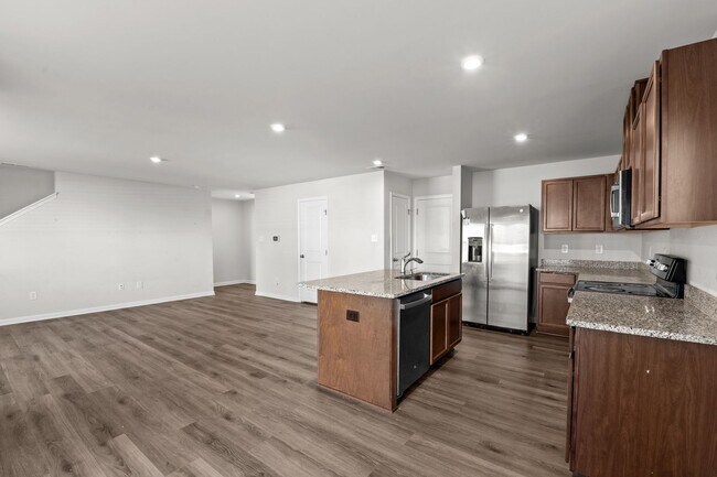 Building Photo - YORK COUNTY 4Bdrm w/Fenced BCKYD.