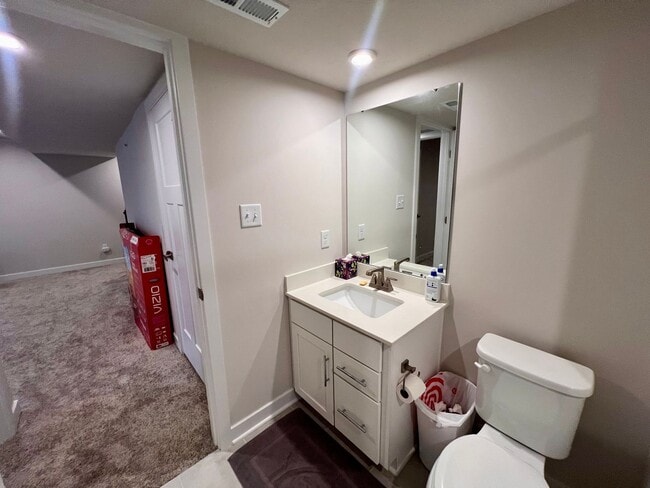 Building Photo - Sewickley - 4 Bedroom 3.5 Bathroom - End U...