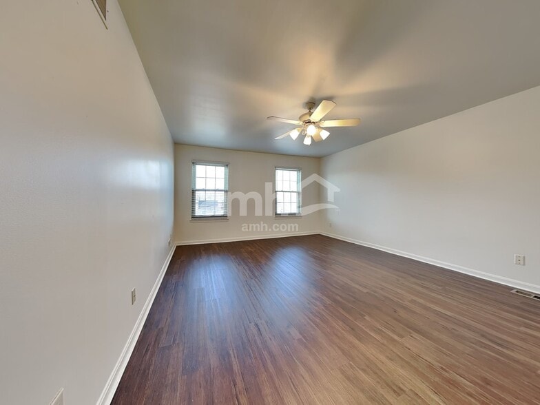 Building Photo - 8400 Woodcreek Dr