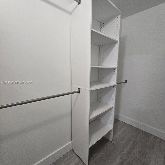 Building Photo - 10020 Winding Lake Rd