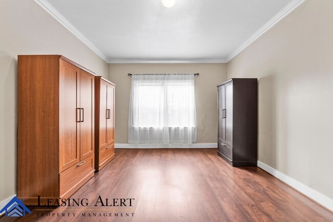 Building Photo - 112 S Cummings St