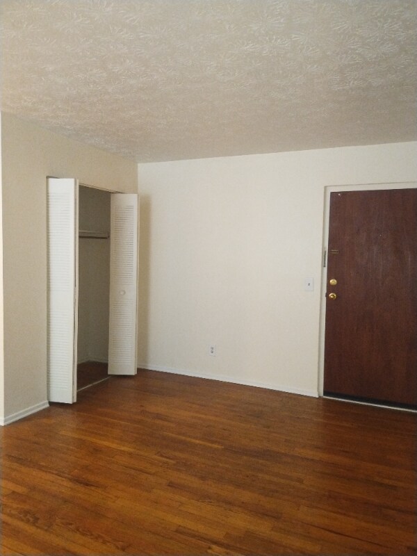 Building Photo - 2044 Mills Ave