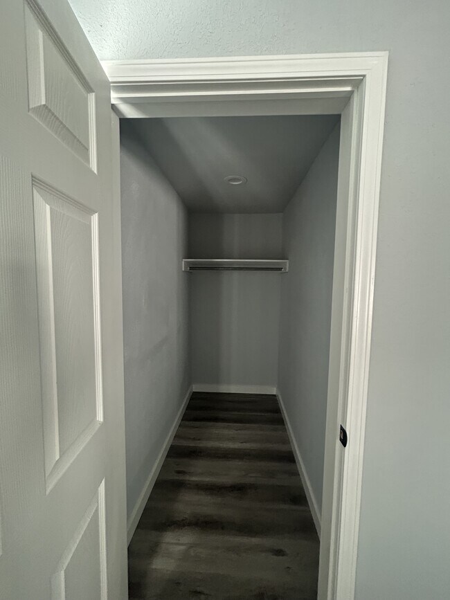 Building Photo - 1208 Alexander St