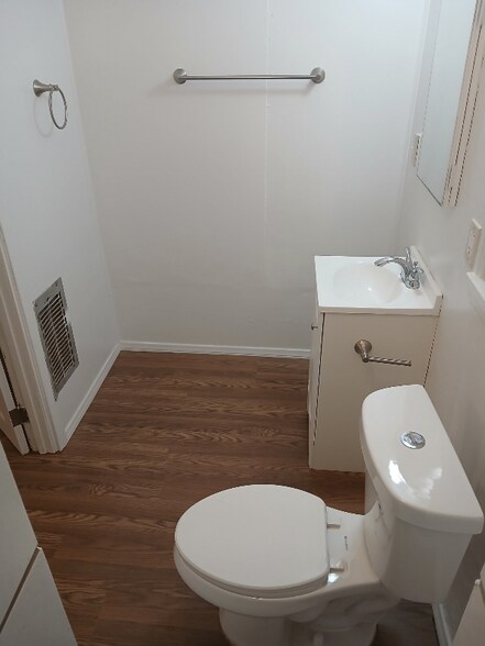 Building Photo - 5476 Adobe Rd