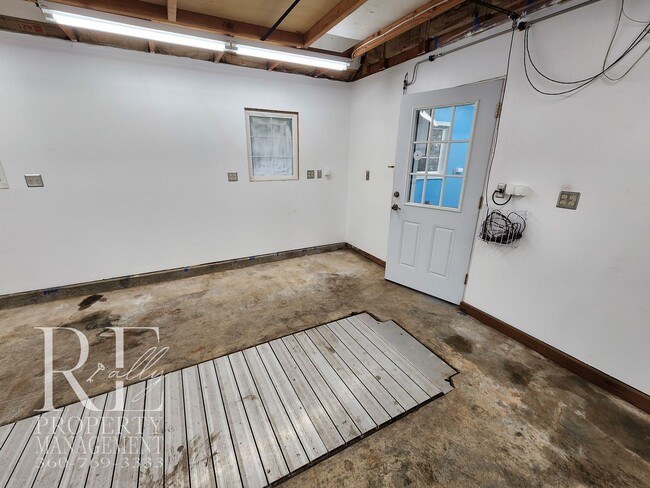 Building Photo - MOVE-IN SPECIAL: 50% OFF FIRST MONTHS RENT - Waterfront Rustic Retreat with Vaulted Ceilings, Pic...