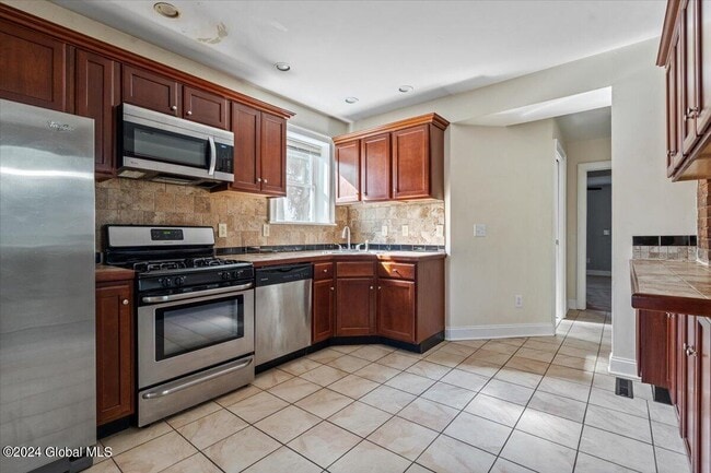 Building Photo - 53 Beekman St