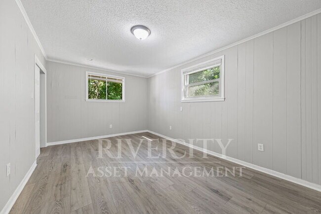 Building Photo - Step into a piece of Memphis history with this stunning, newly renovated home!!! Section 8 Welcom...