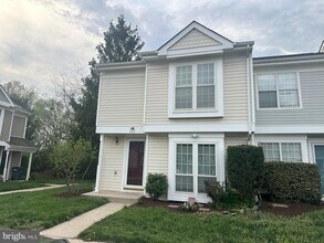 Building Photo - 326 Lancaster Square