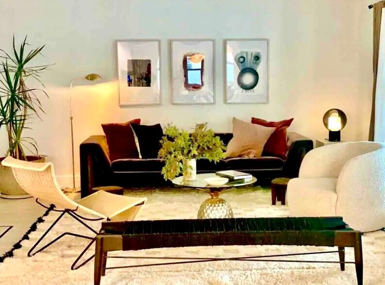 Building Photo - 11516 La Maida St