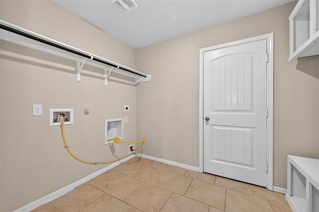 Building Photo - 3026 Village Creek Dr