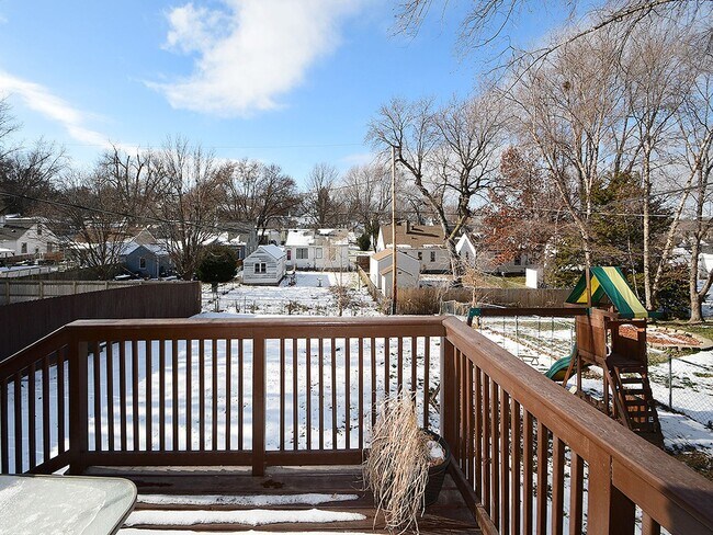 Building Photo - Cute Bungalow