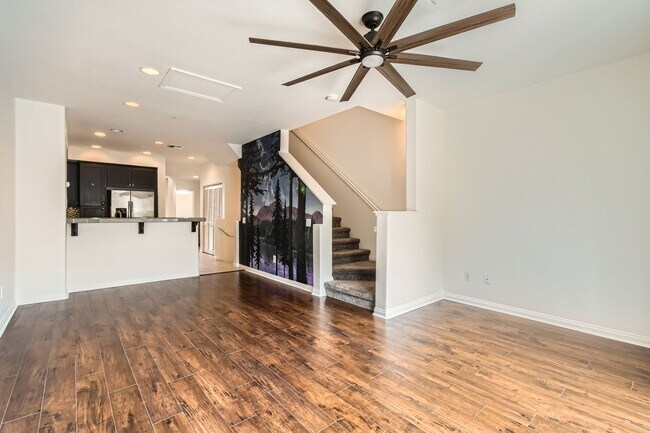 Building Photo - Stylish 2Bd + Den/Office - Townhome in Prime Central SD – Near Convoy District, Bases & Freeways