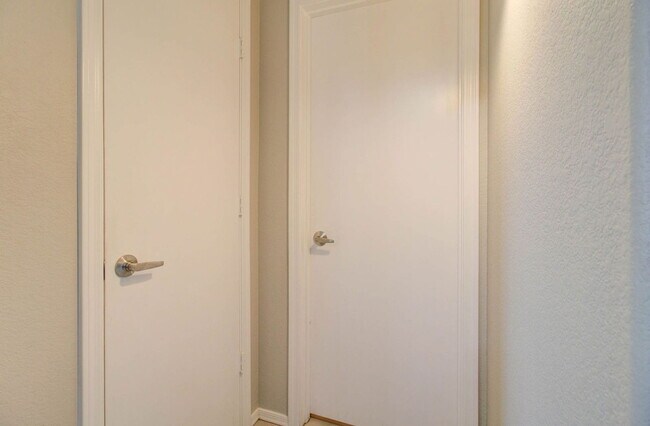 Building Photo - 5945 N 73rd Dr