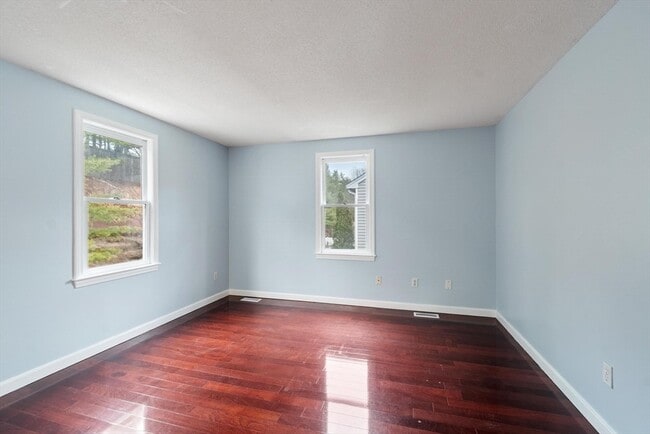 Building Photo - 29 Lamplighter Ln