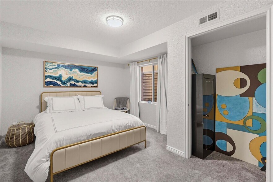 Building Photo - 1552 S 850 W