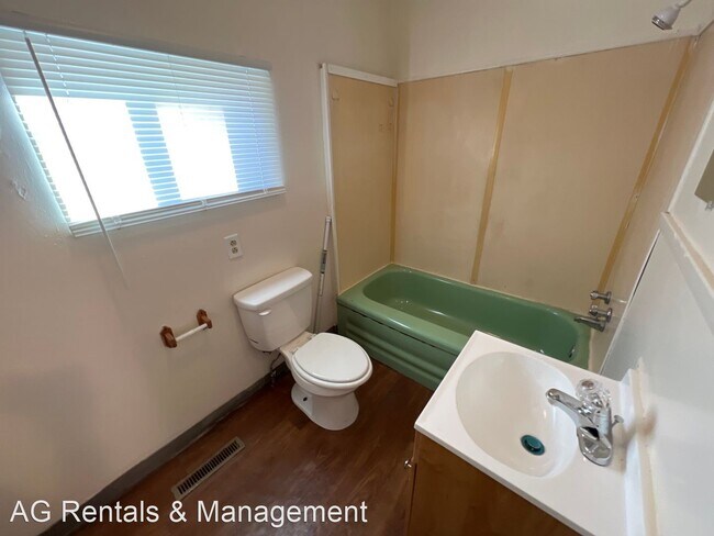 Building Photo - 2 br, 1 bath House - 2132 Oakley St