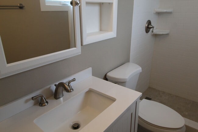 Building Photo - 3514 W Broad Pl