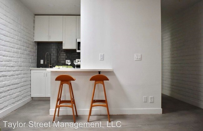 Building Photo - 328 E Willetta St