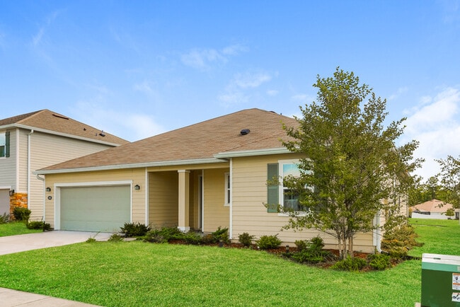 Building Photo - Home with Pond Views & Screened-In Patio